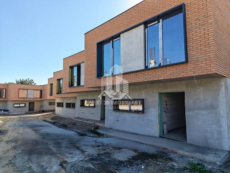 Casă cu 4 camere cu Canalizare în Palazu Mare