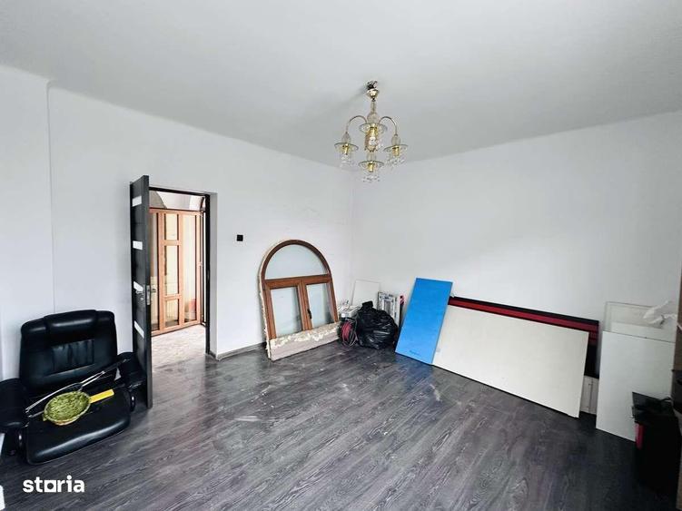 Casă cu 3 camere cu Teren 380 Mp în Central