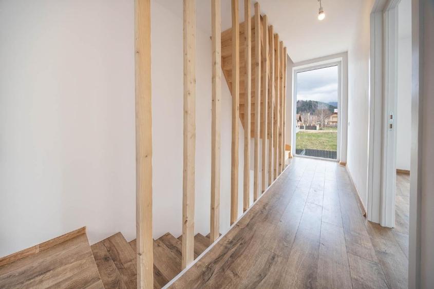 Duplex cu 4 camere cu Canalizare în Sud
