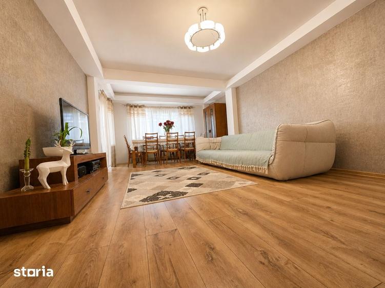 Casă cu 8 camere cu Teren 466 Mp în Central