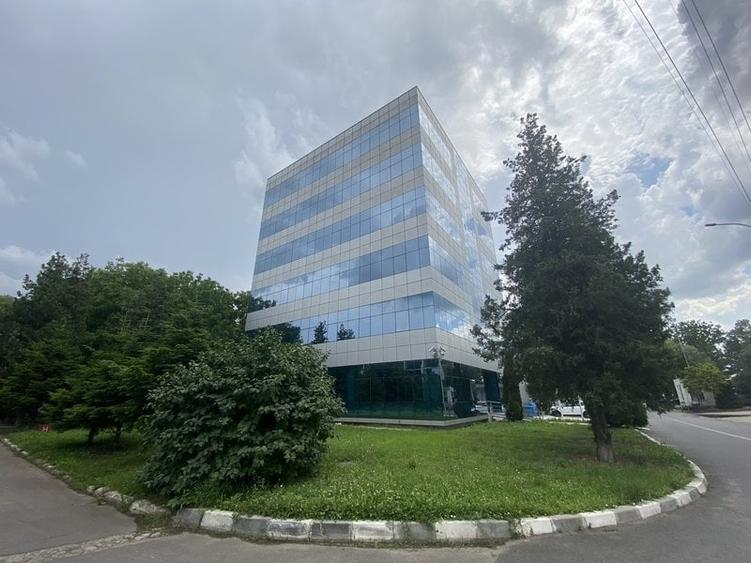 Birou, de 800 mp, în Vitan