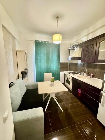Apartament cu 2 camere decomandat în Palat