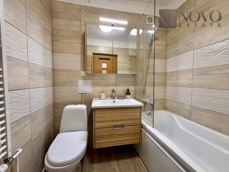Apartament cu 4 camere semidecomandat, mobilat în Baba Novac
