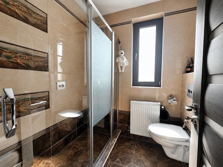 Duplex cu 5 camere cu Canalizare în Tunari