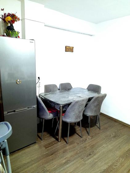 Apartament cu 3 camere semidecomandat în Turnișor