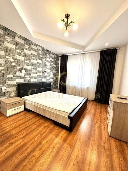 Apartament cu 3 camere decomandat, mobilat în Tractorul