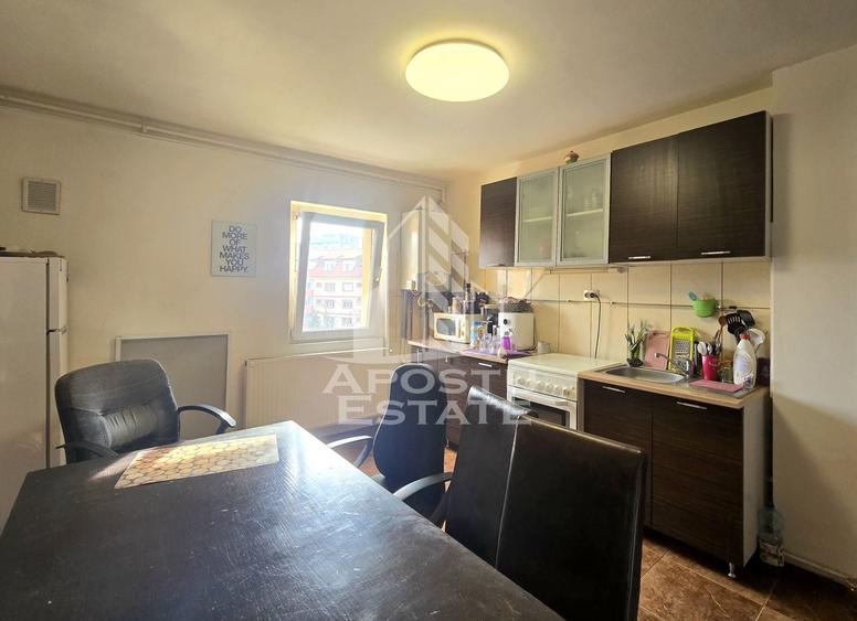 Apartament cu 2 camere semidecomandat, mobilat în Lipovei