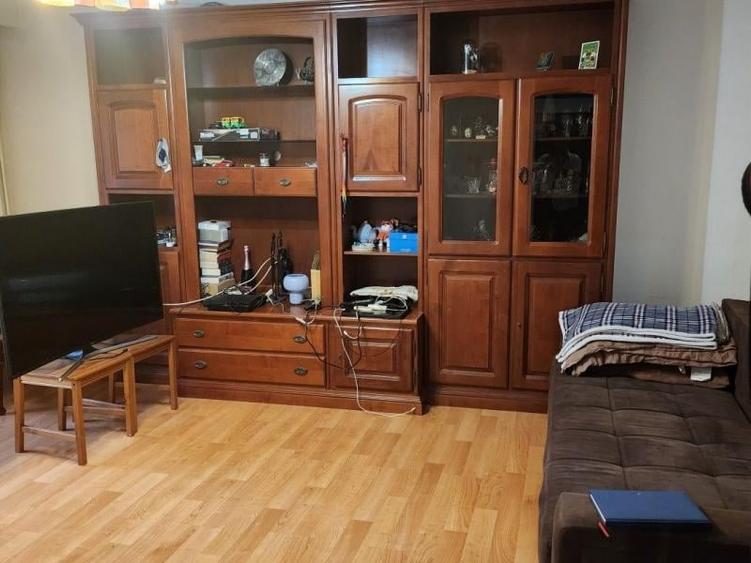 Apartament cu 3 camere decomandat în Drumul Sării