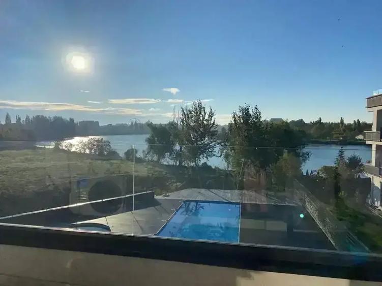 Apartament cu 4 camere semidecomandat, mobilat în Floreasca