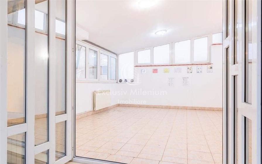 Casă individuală cu 15 camere cu Canalizare în Banu Manta