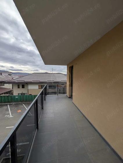 Apartament cu 3 camere semidecomandat în Florești