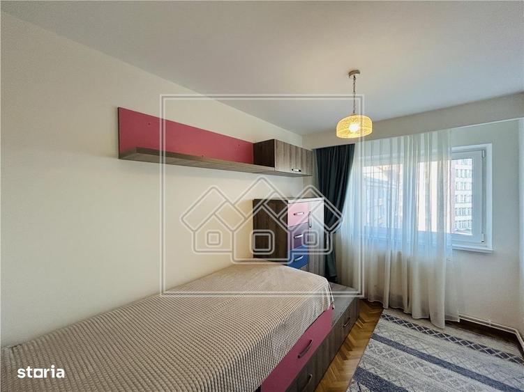 Apartament cu 3 camere în Calea Dumbrăvii