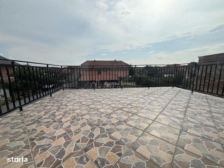 Casă cu 5 camere cu Teren 471 Mp în Cantemir