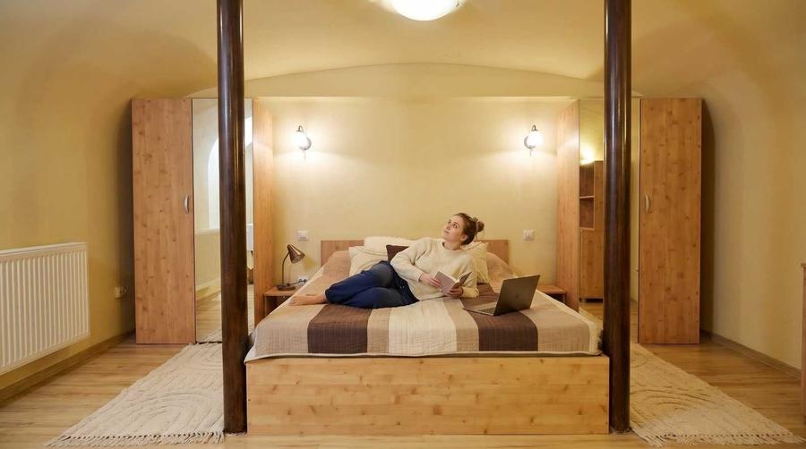 Apartament nedecomandat în Est