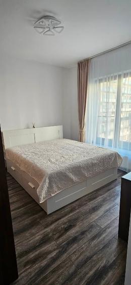Apartament cu 3 camere semidecomandat, mobilat în 9 Mai