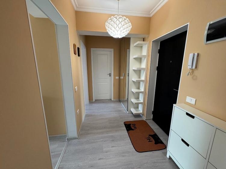 Apartament cu 2 camere decomandat, mobilat în Central