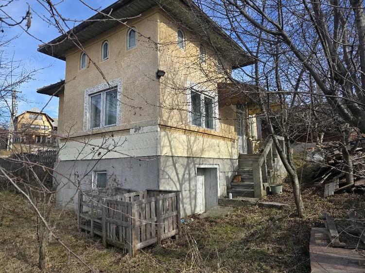 Casă cu Teren 400 Mp în Valea Mare
