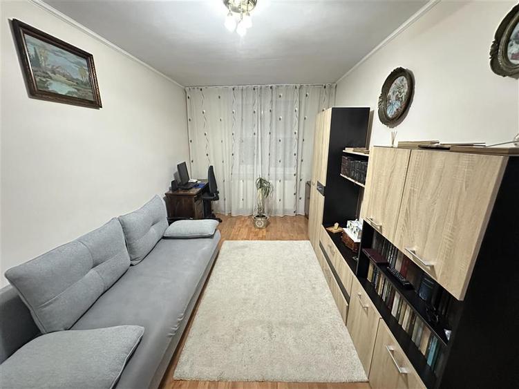 Apartament cu 2 camere semidecomandat în Valenta