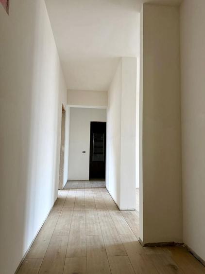 Apartament cu 4 camere decomandat în Plopi