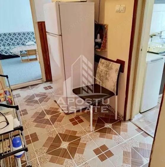 Apartament cu 3 camere decomandat, mobilat în Dacia