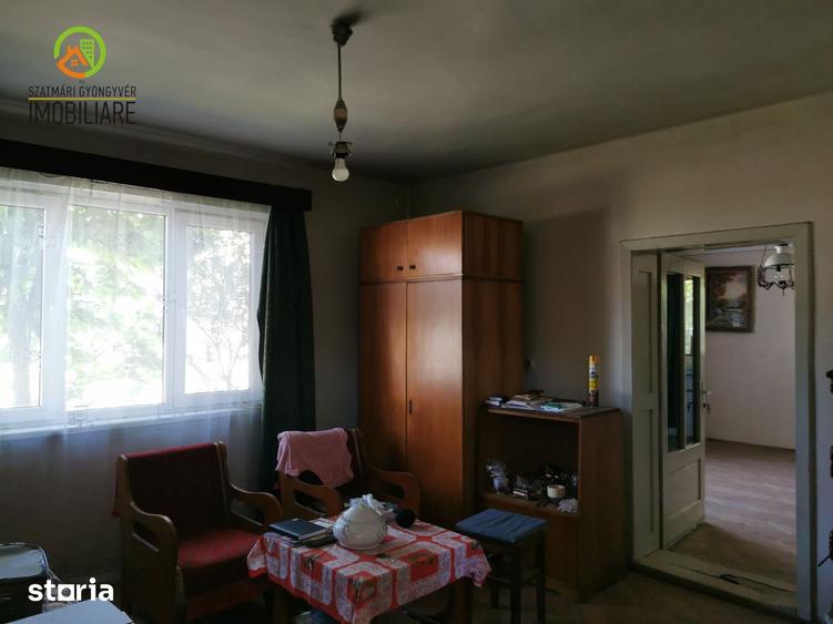 Casă cu 4 camere cu Teren 1978 Mp în Acățari