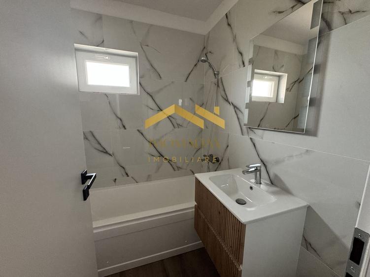 Duplex cu 4 camere cu Canalizare în Utvin
