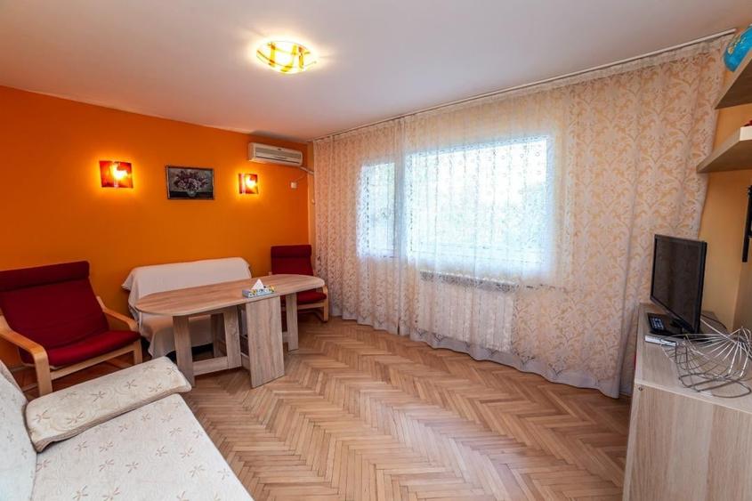 Apartament cu 4 camere decomandat, mobilat în Titan