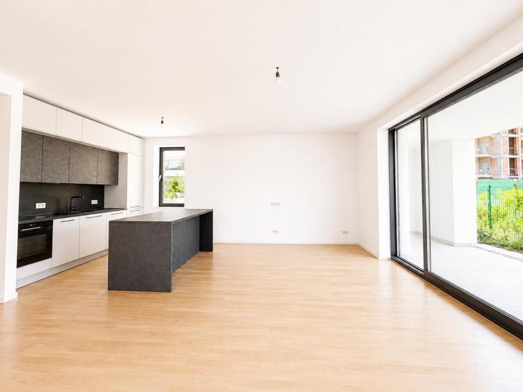 Apartament cu 3 camere decomandat, mobilat în Băneasa