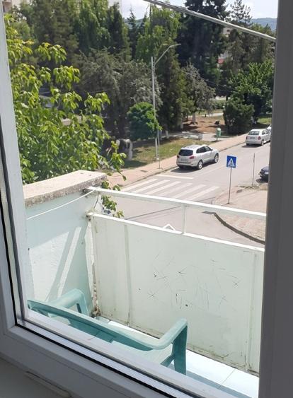 Apartament cu 2 camere semidecomandat, mobilat în Central