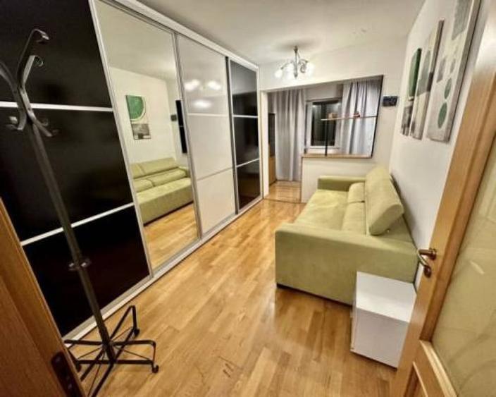 Apartament cu 3 camere decomandat în Alexandru Obregia