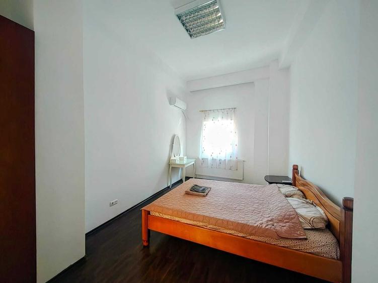 Apartament cu 4 camere decomandat în Central