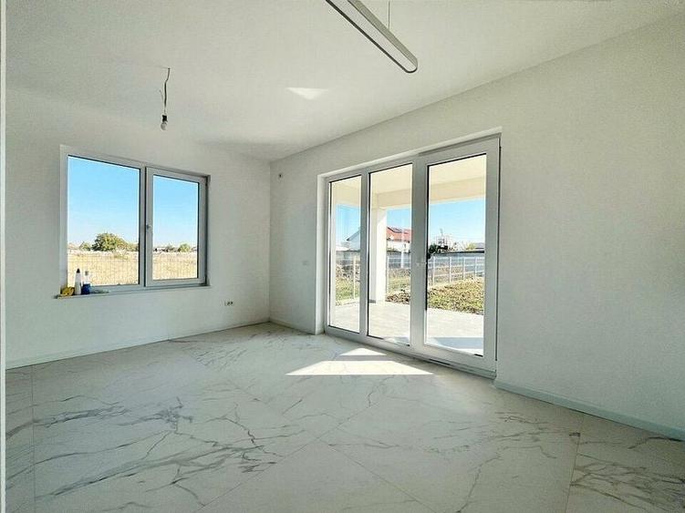 Duplex cu 3 camere cu Canalizare în Covaci