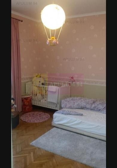 Casă individuală cu 6 camere decomandat cu Canalizare în Drumul Sării