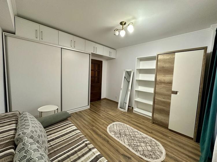 Apartament cu 4 camere decomandat în Calafat