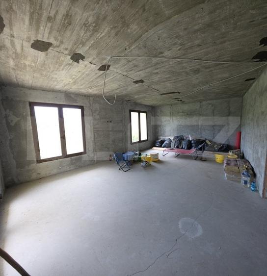 Casă individuală cu 4 camere cu Canalizare în Nord-Vest