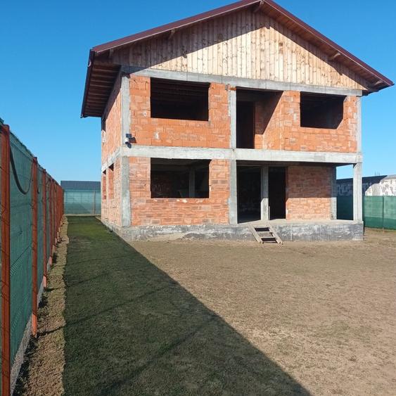 Casă cu 4 camere în Costi