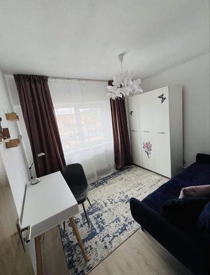 Apartament cu 3 camere decomandat în Petros