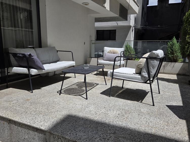 Apartament cu 2 camere semidecomandat, mobilat în Victoriei