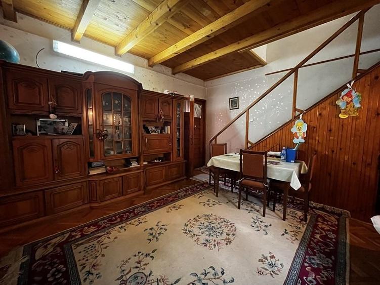 Casă cu 4 camere în Buzaului