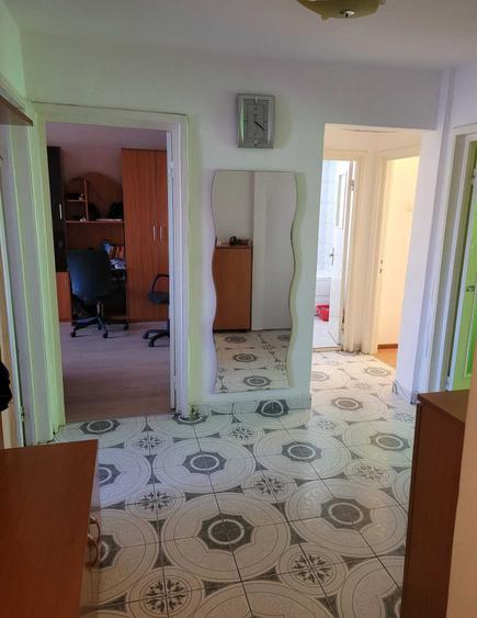 Apartament cu 3 camere decomandat în Narcisa