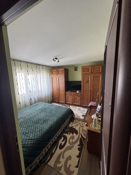 Apartament cu 3 camere decomandat în Giurgeni