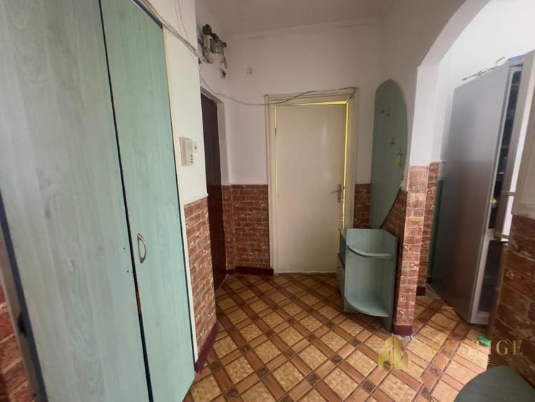 Apartament cu 3 camere semidecomandat, mobilat în Rogerius