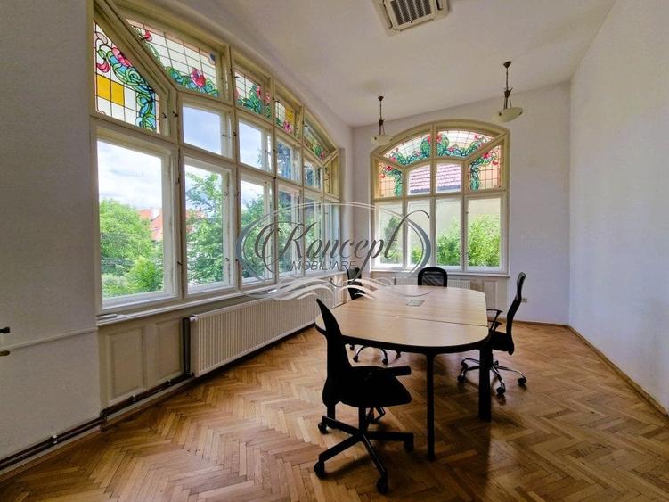 Casă individuală cu 17 camere cu Canalizare în Gruia