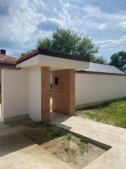 Casă individuală cu 6 camere cu Canalizare în Balotești