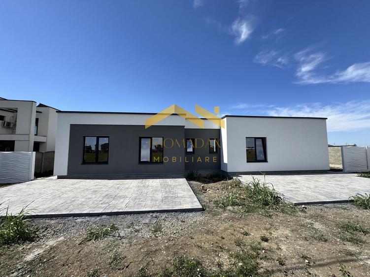 Casă individuală cu 3 camere cu Canalizare în Moșnița Nouă