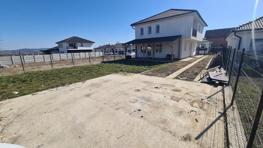 Casă individuală cu 4 camere cu Canalizare în Cetate