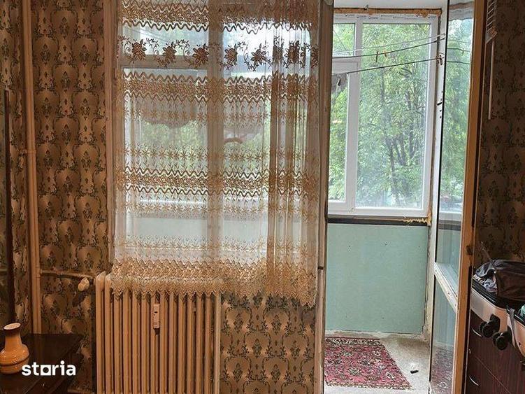 Apartament cu 4 camere decomandat în Berceni