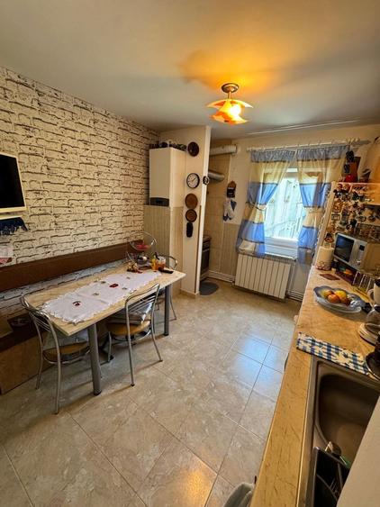 Apartament cu 4 camere decomandat, mobilat în CET
