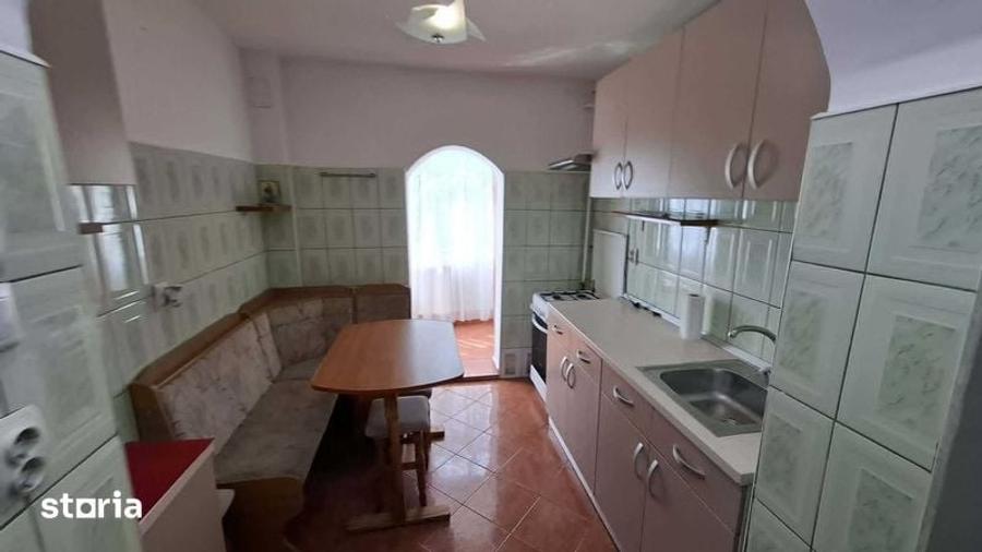 Apartament cu 3 camere decomandat în Metalurgie