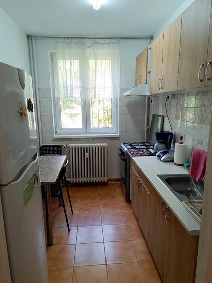 Apartament cu 3 camere, mobilat în Obor